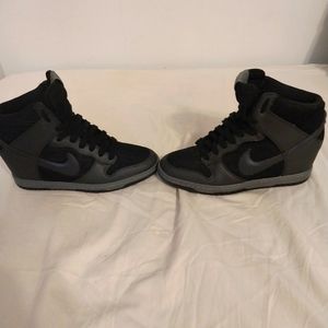 Women's Nike Dunk Ski Hi Wedge Size 9